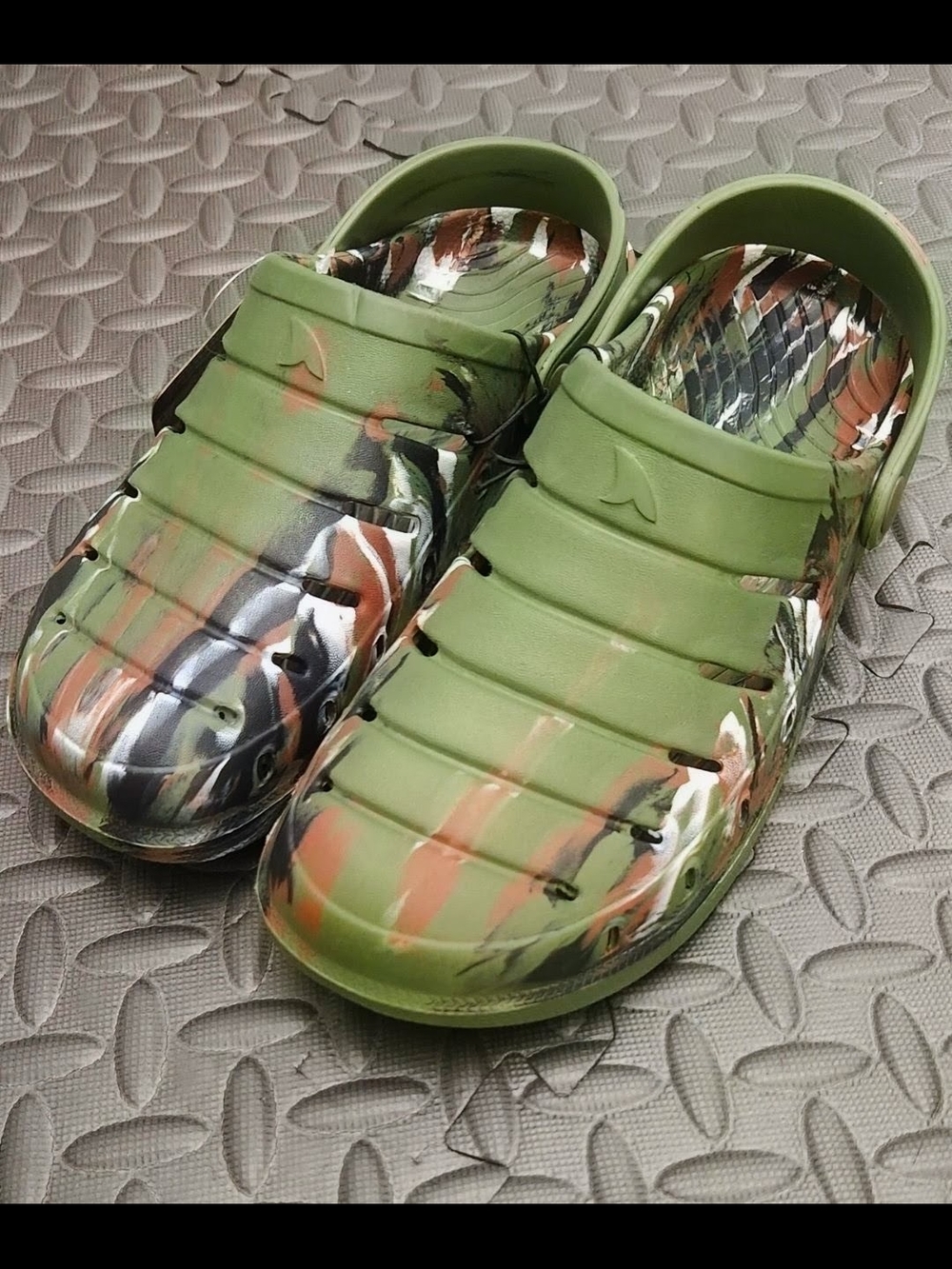 Men Green Camo Slip-On Garden Clogs